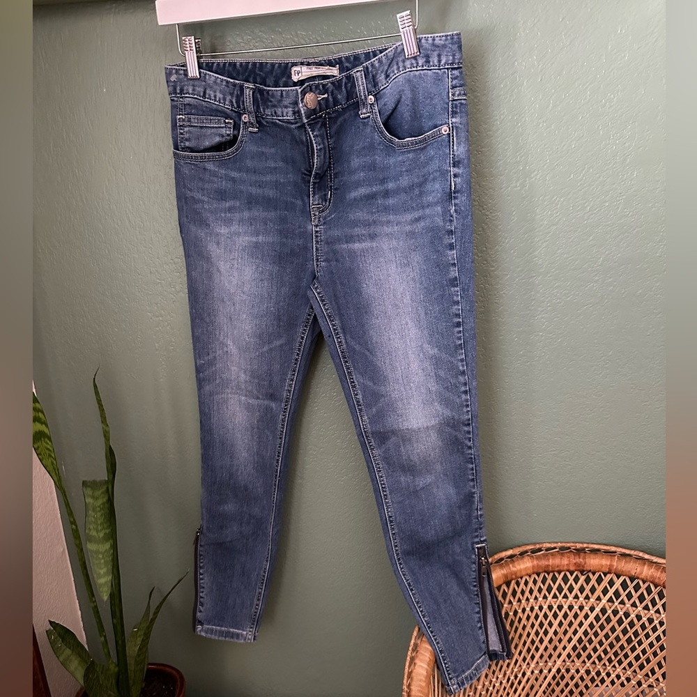 Free People Skinny zip bottom jean